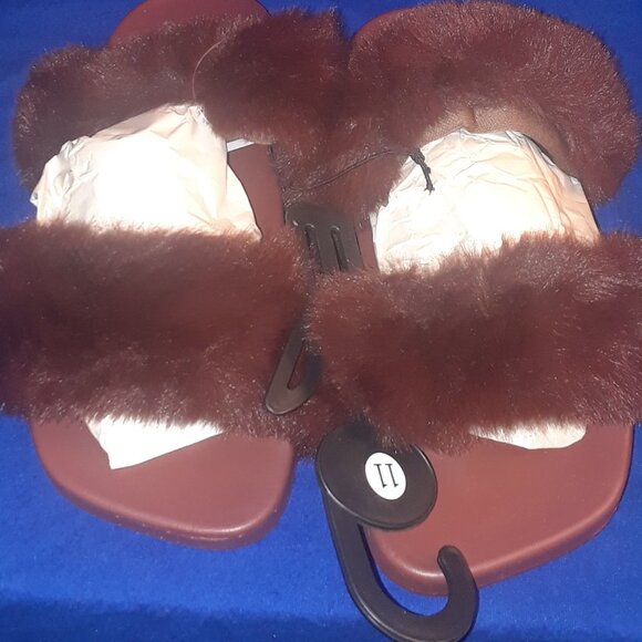 AZALEA WANG LET'S STAY IN FLAT SANDAL IN BROWN ( BRAND NEW !!! ) - Picture 9 of 10